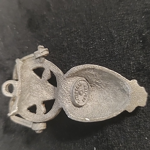 Vintage Cathedral Pewter Owl Pendant - Picture 3 of 4